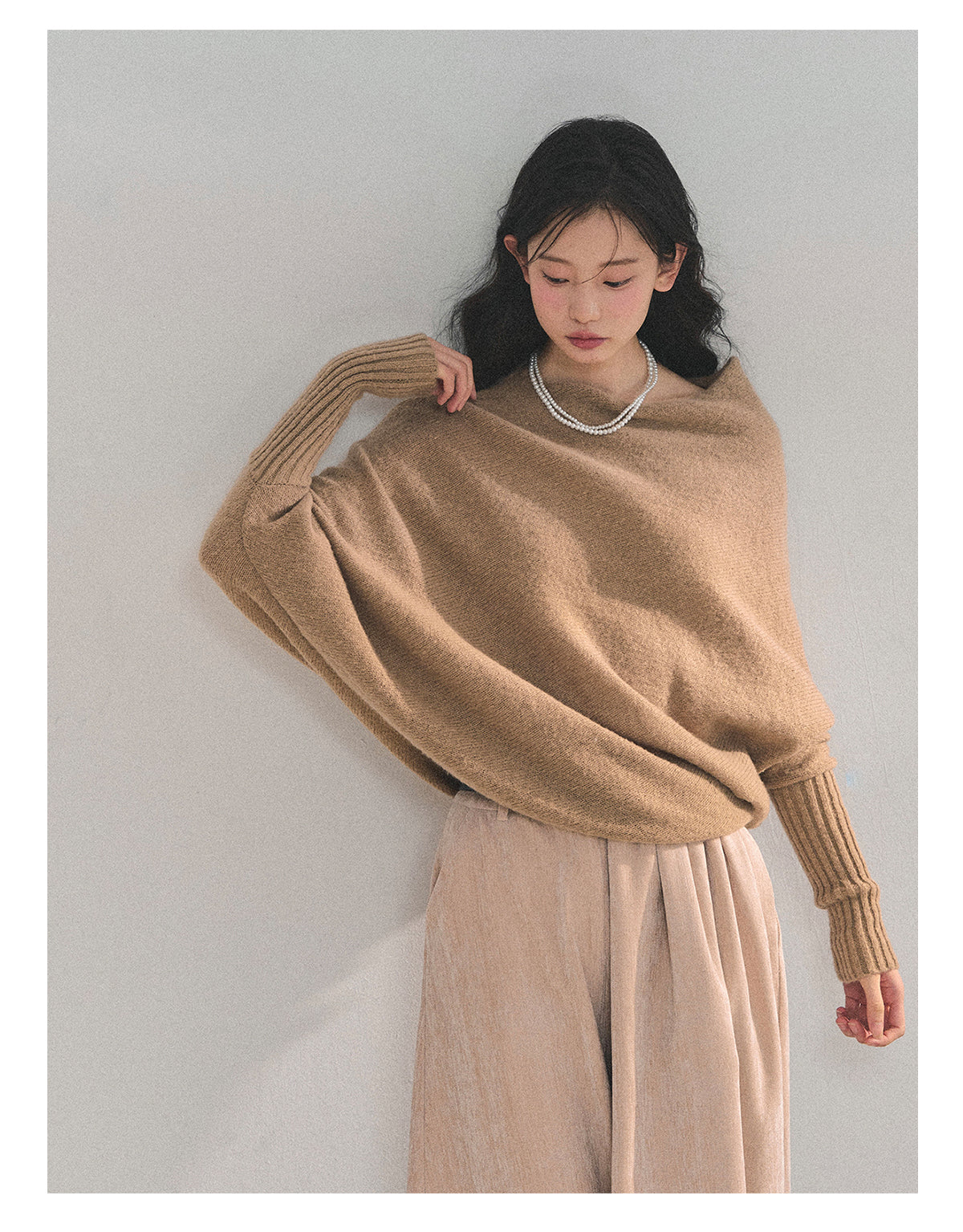 少也眼 “Soft Minimalism” Off-Shoulder Versatile Knit Top - Milk Tea Beige 6416515