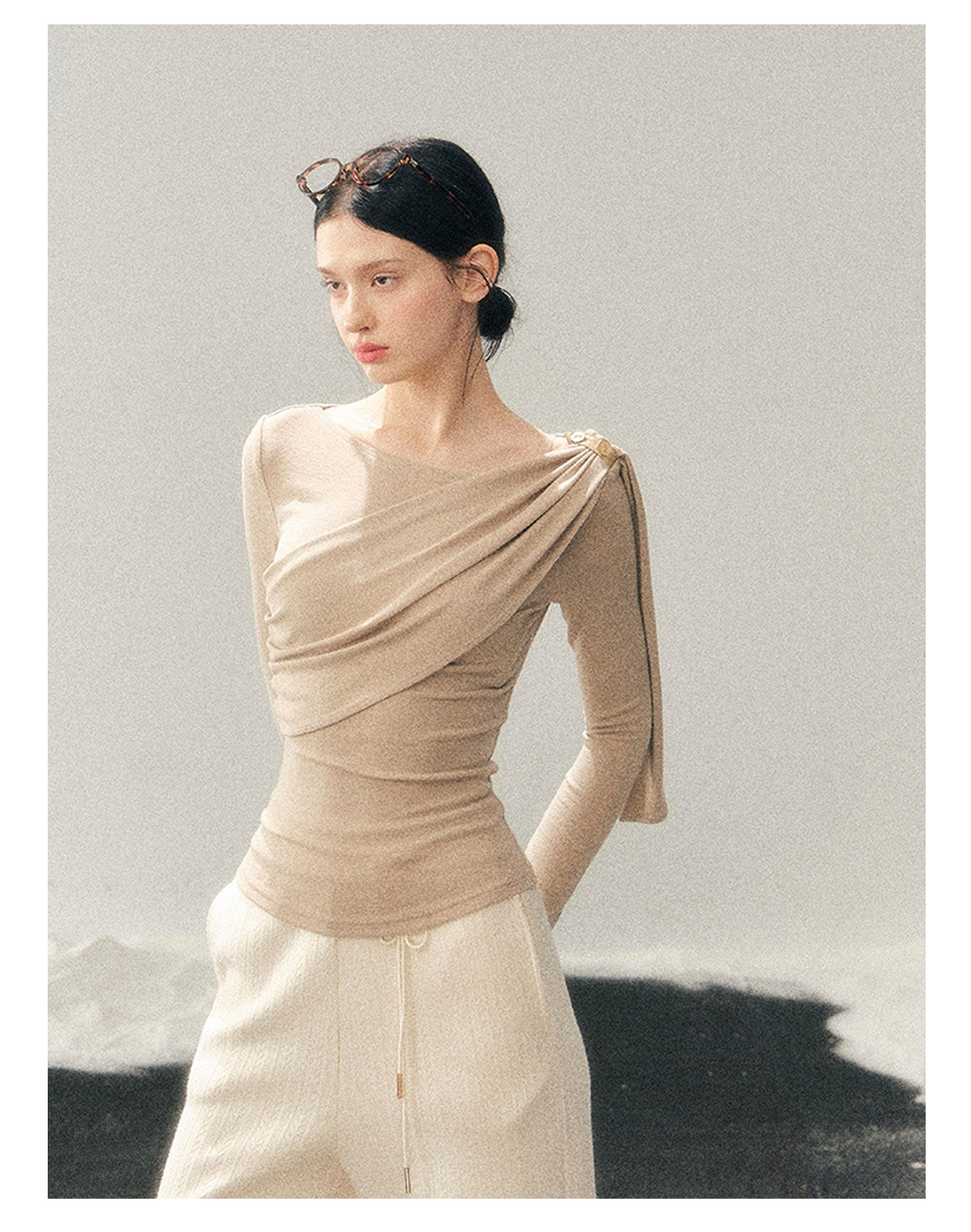 少也眼 “She Is Lighter Than the Wind” Streamer-Neck Top - Oatmeal