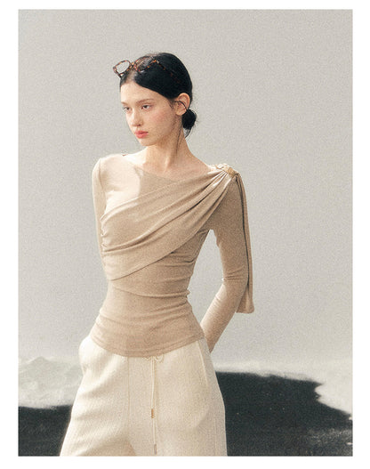 少也眼 “She Is Lighter Than the Wind” Streamer-Neck Top - Oatmeal