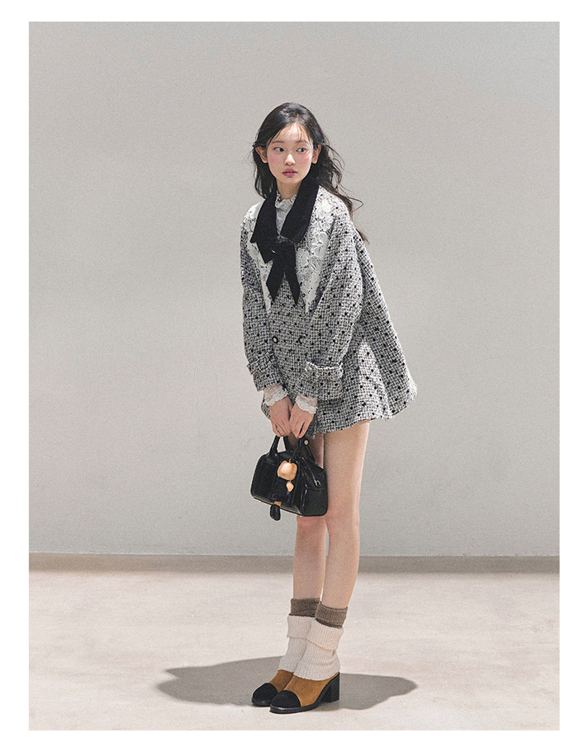 少也眼 “Soft-Focused Moment” Black Tweed Lace Jacket 975642