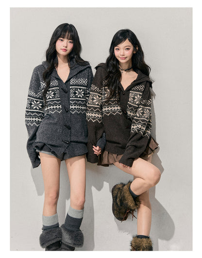 少也眼 "Weightless Night" Fair Isle Toggle Knit Cardigan