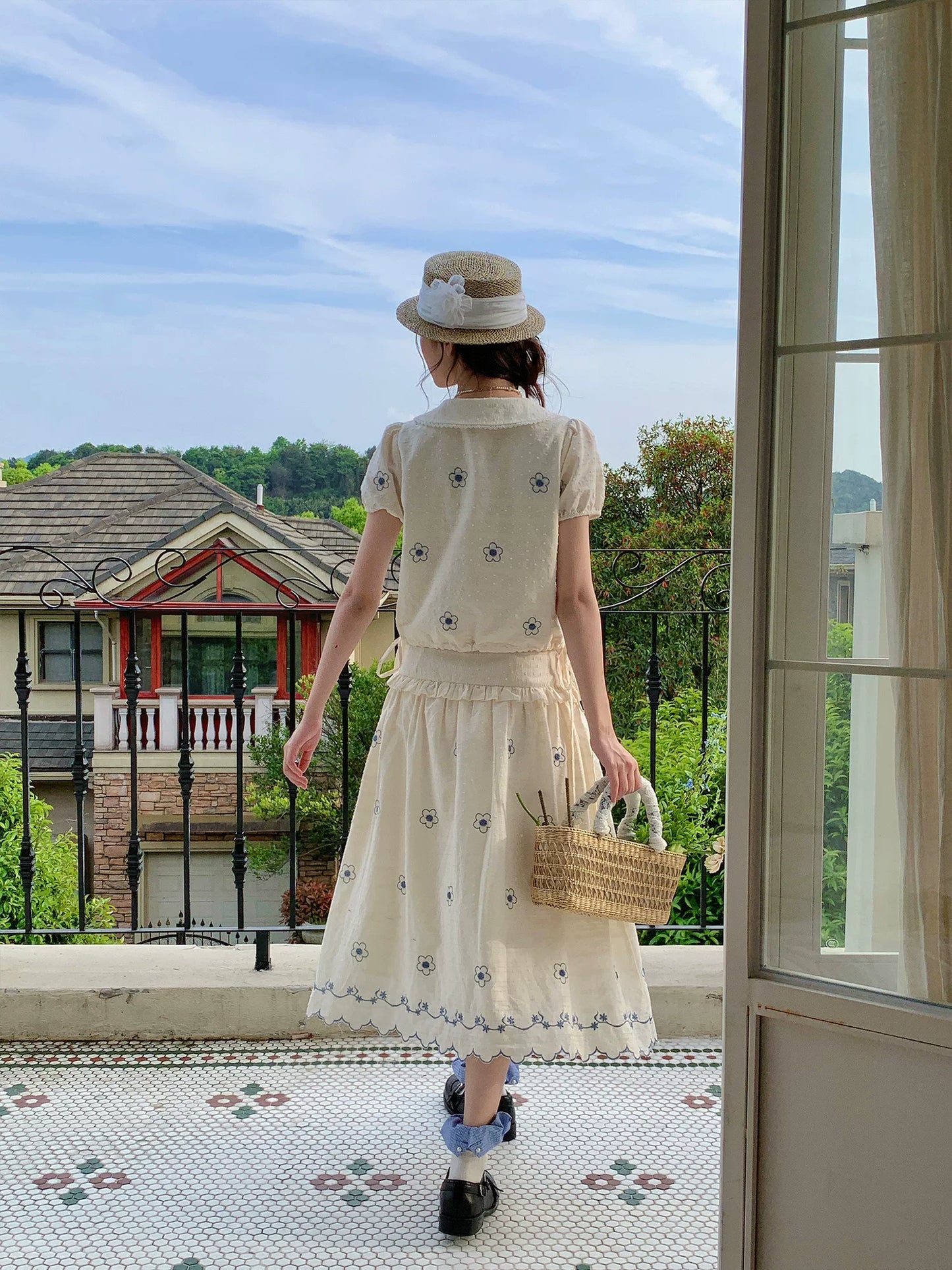 “Flower Sugar Soufflé” Cream Floral Embroidered Skirt Set