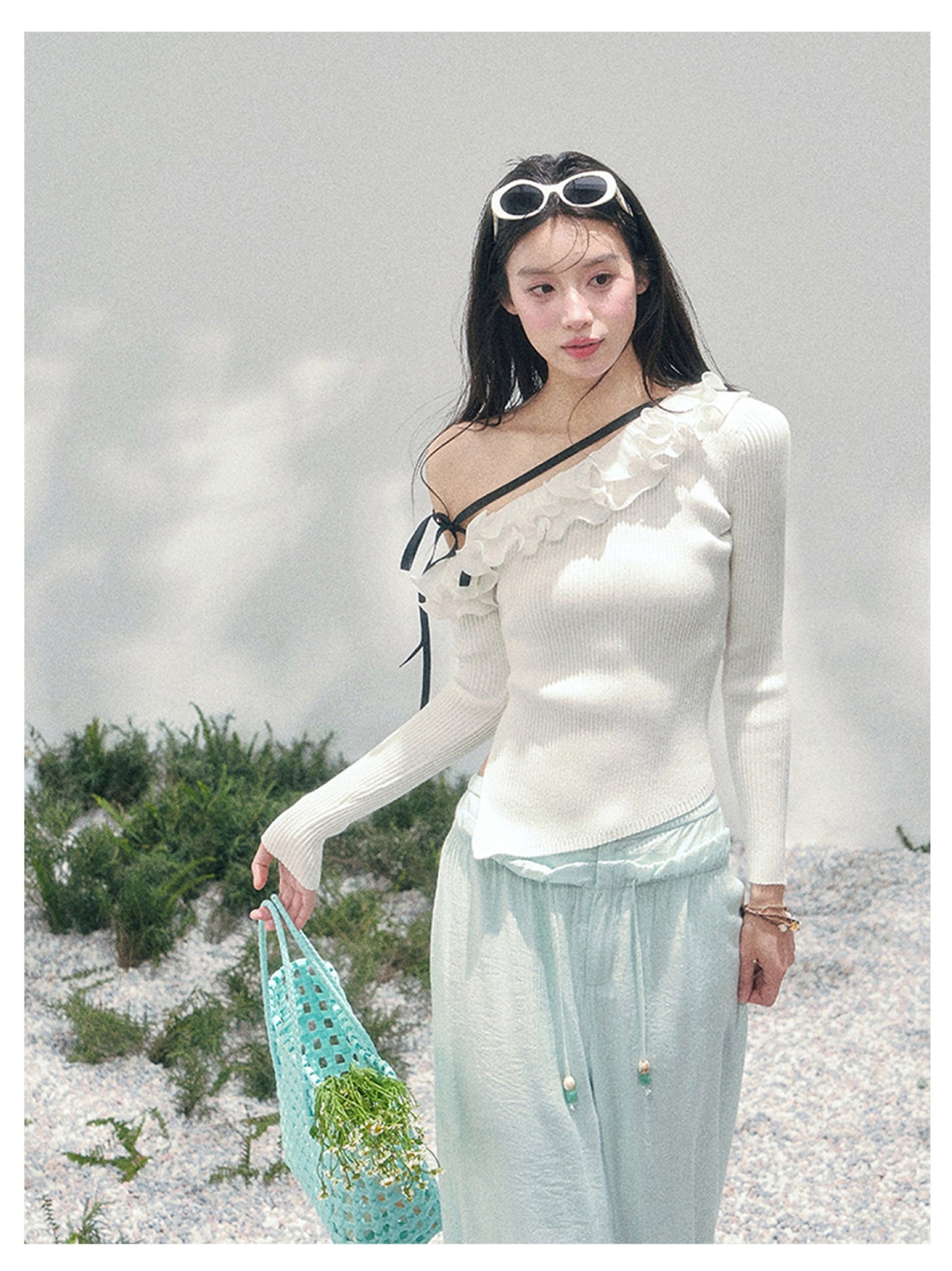 少也眼 “Hidden Softness” Apricot Asymmetric Lace-Trim Knit Cropped Top 855635