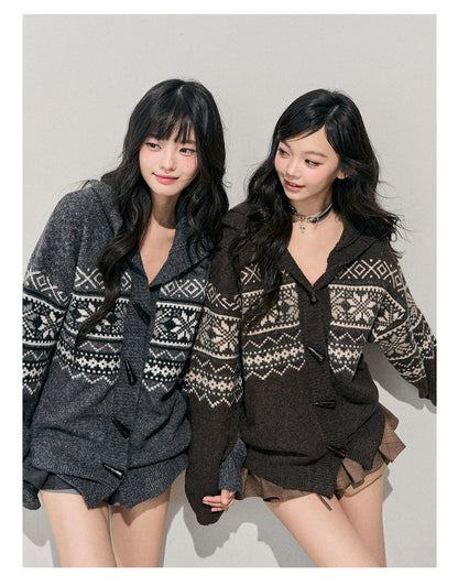 少也眼 "Weightless Night" Fair Isle Toggle Knit Cardigan