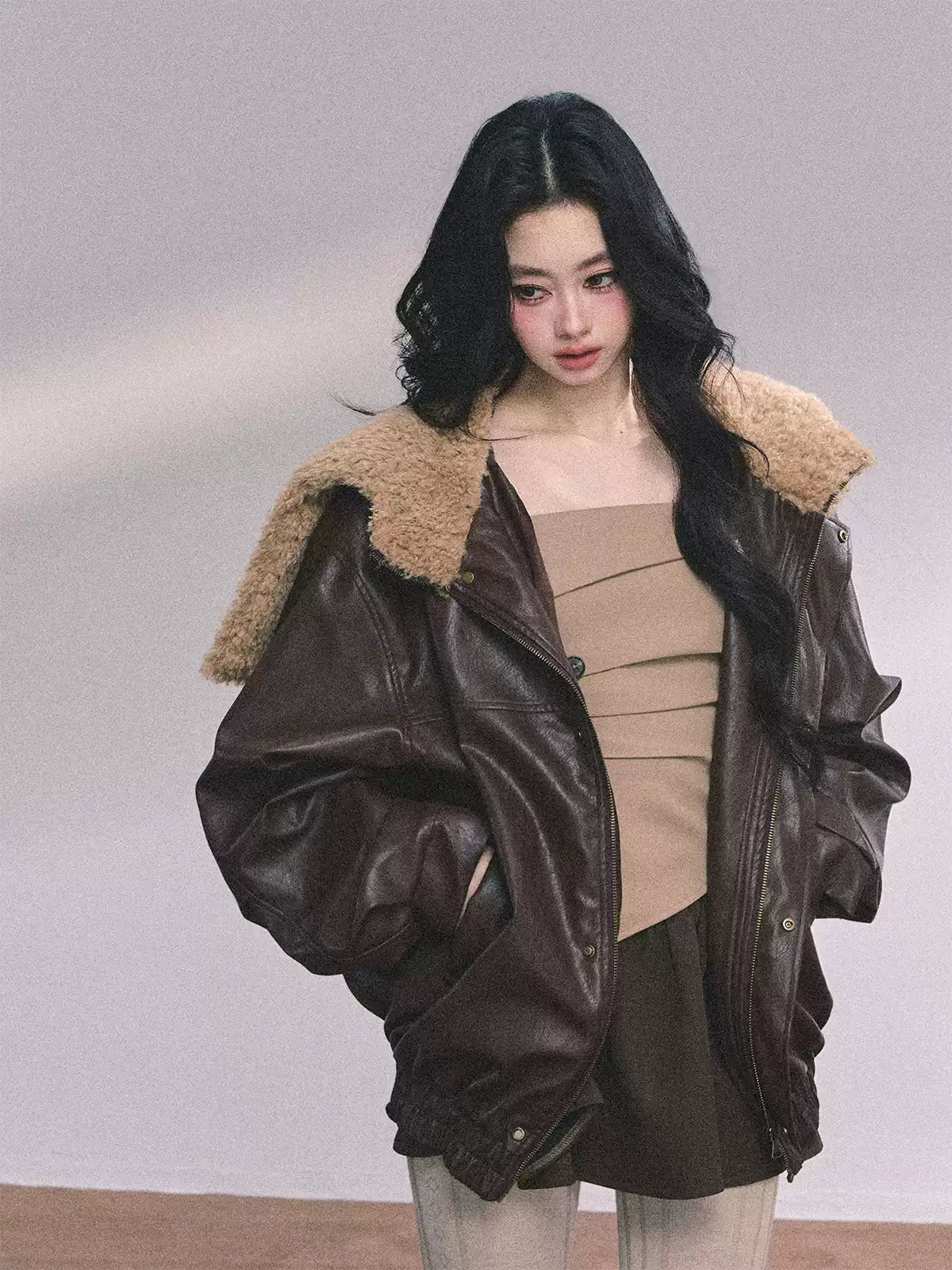 少也眼 Loose Fit PU Leather Jacket with Sherpa Lining