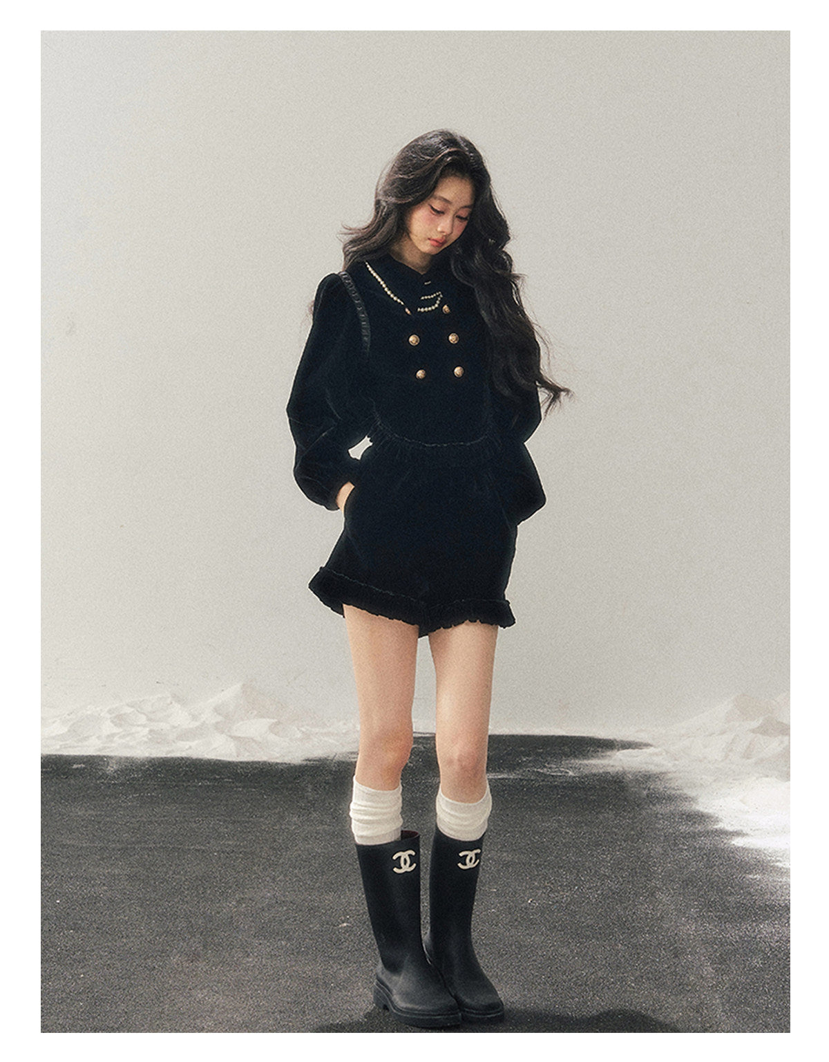 少也眼 “The Seventh Nocturne” Black Velvet French-Style Jacket & Shorts Set