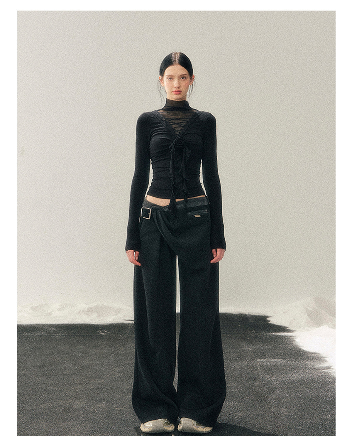 少也眼 “Vanishing Curve” Sheer Lace Turtleneck Base Top - Black