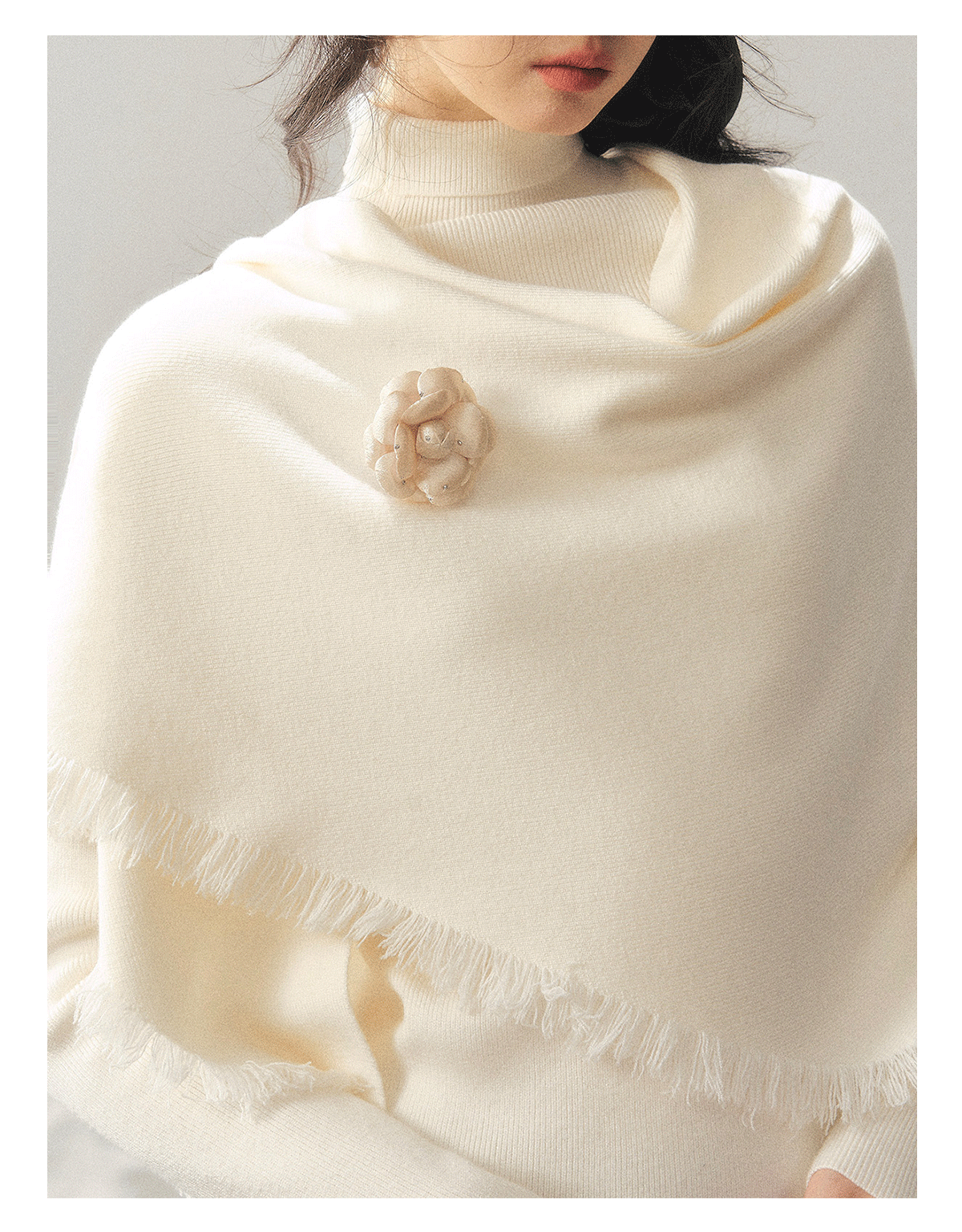 少也眼 "Speechless Under the Full Moon" Camellia White French Turtleneck Knit & Shawl Set