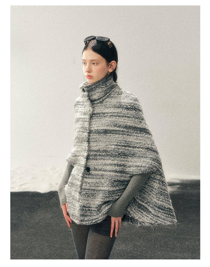 少也眼 "Soft-Focus Warmth" Tweed Cape Coat - Silver Grey