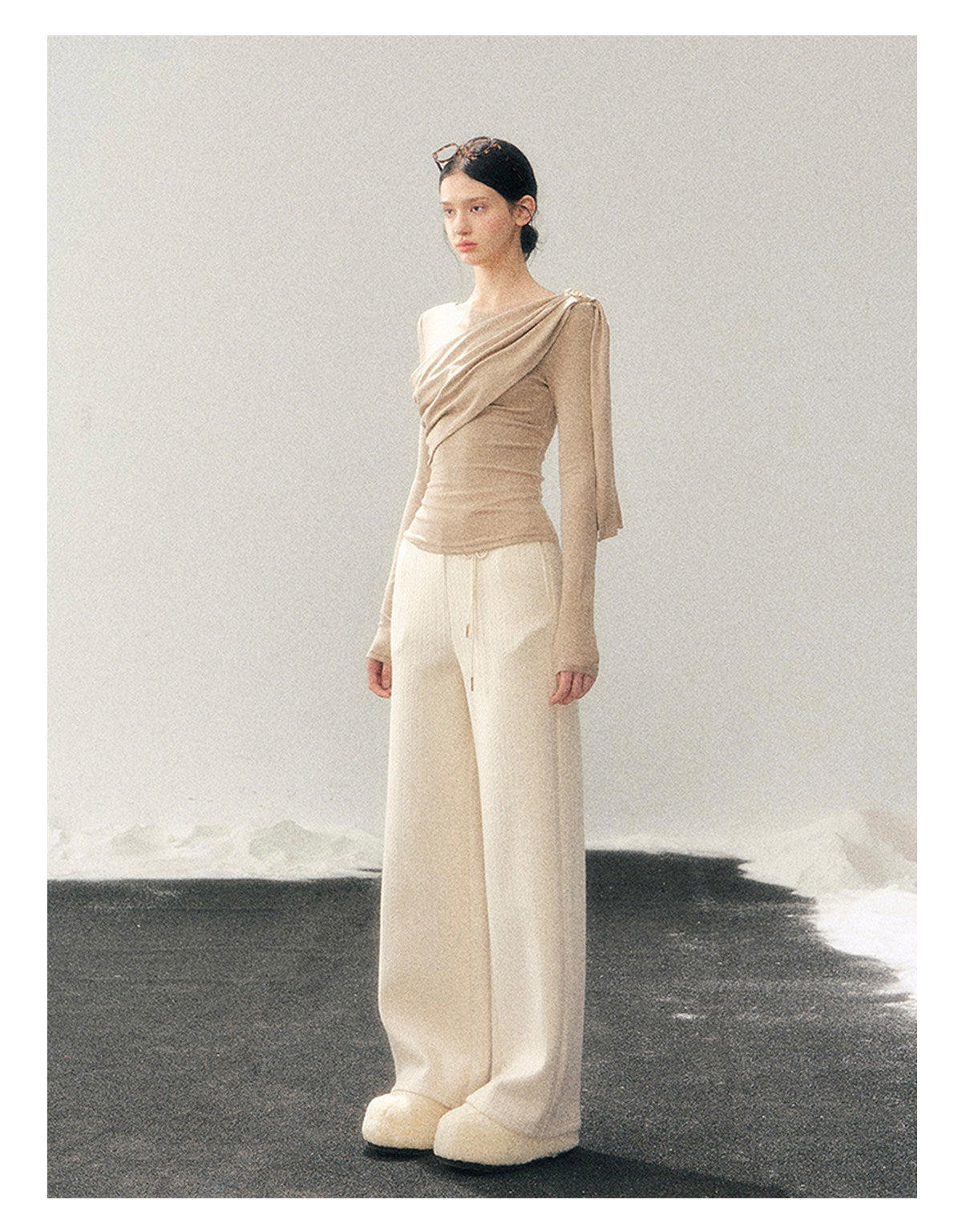 少也眼 “She Is Lighter Than the Wind” Streamer-Neck Top - Oatmeal