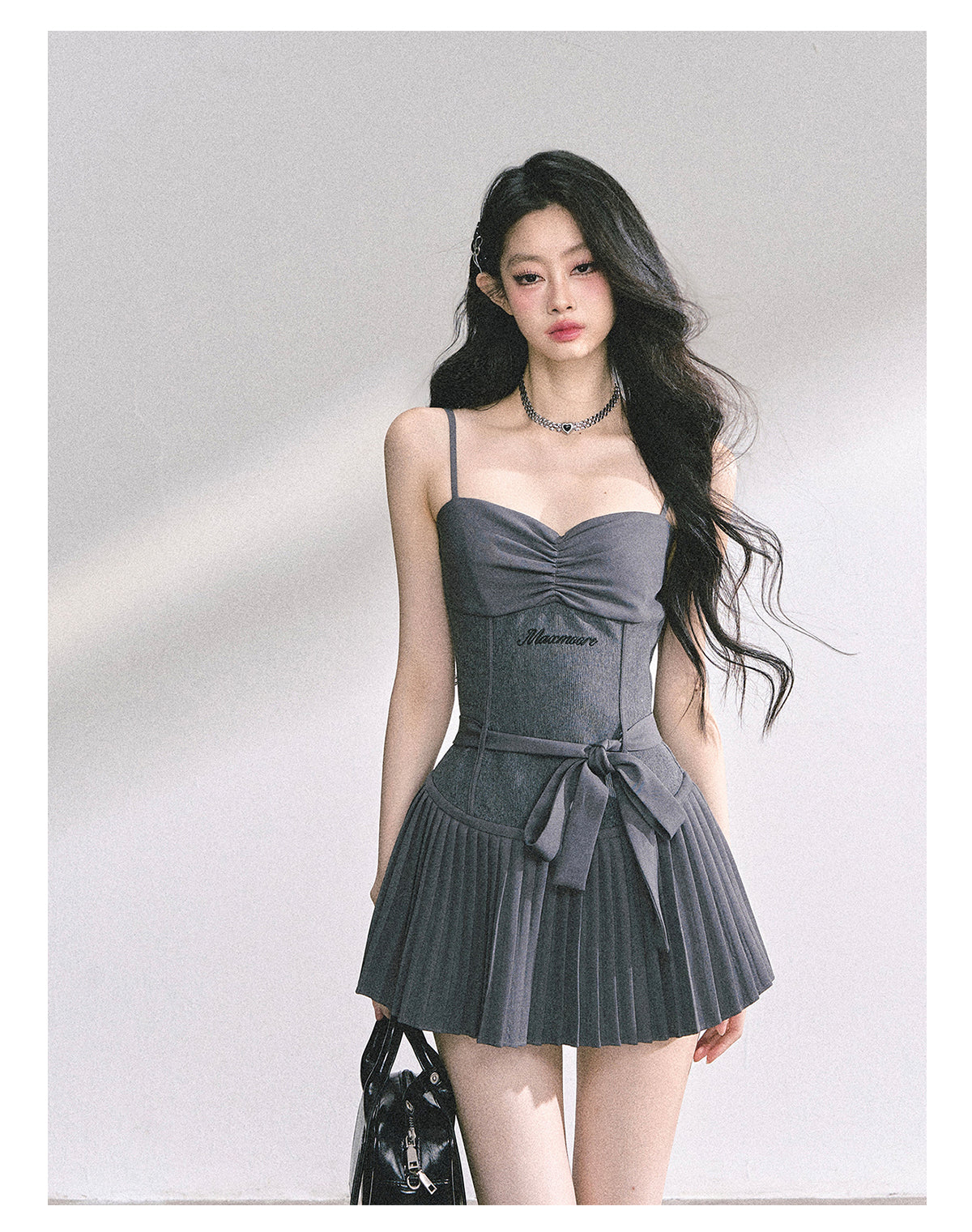 少也眼 “Model Girl Idol” Puff Mini Dress