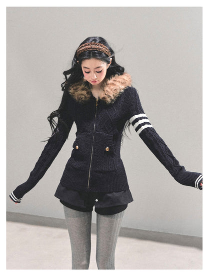 少也眼 "Only She Walks By" Black Hooded Knit Sweater