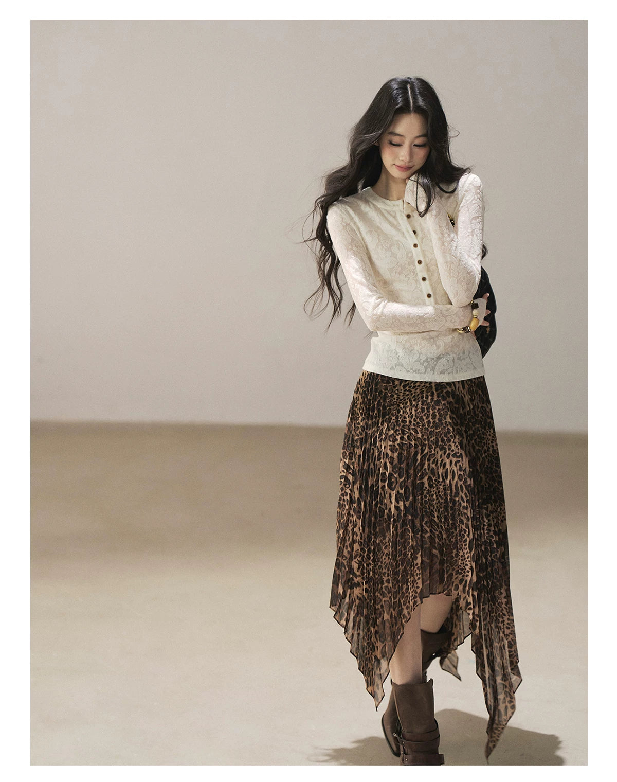 AOMALM - "Clear Lines" Long-Sleeve Finger-Hole Flared Sleeve Knit Top