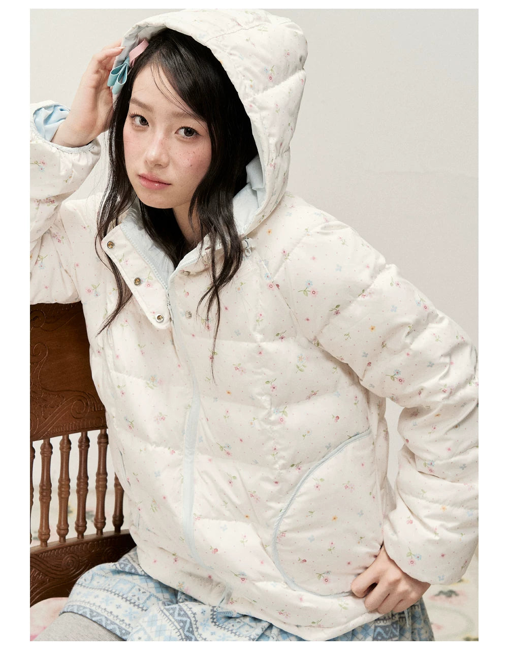 RF - Ivory Floral Print Cropped Hooded Down Jacket with Contrast Lining