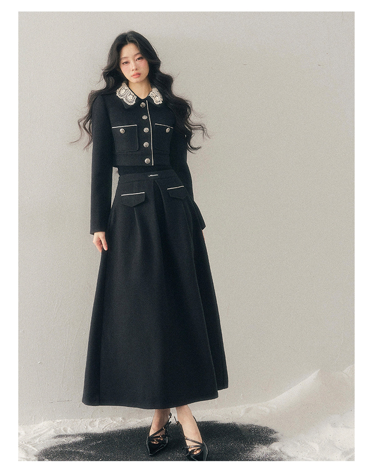 少也眼 "Whispers of Lace" Black French Lace Two-Piece Skirt Set