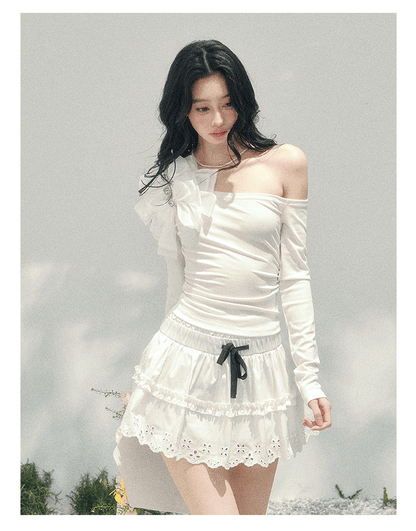 少也眼 "Morning Mist Shoulder" Bow Off-Shoulder T-Shirt in Cloud White 52742574