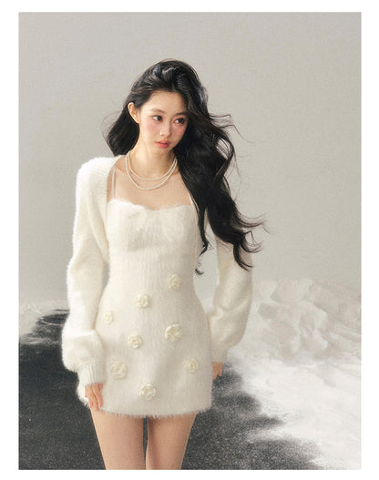 少也眼 "She Steps Through Frostlight" French 3D Floral Faux Mink Mini Dress - Camellia White