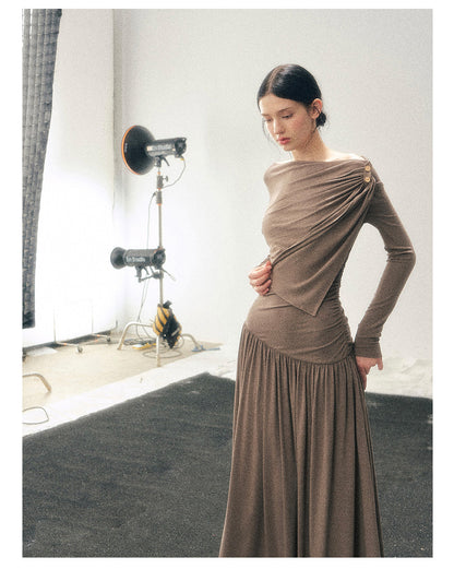少也眼 "Pure Heart Reflected in Snow" French Cool Off-Shoulder Knit Maxi Dress