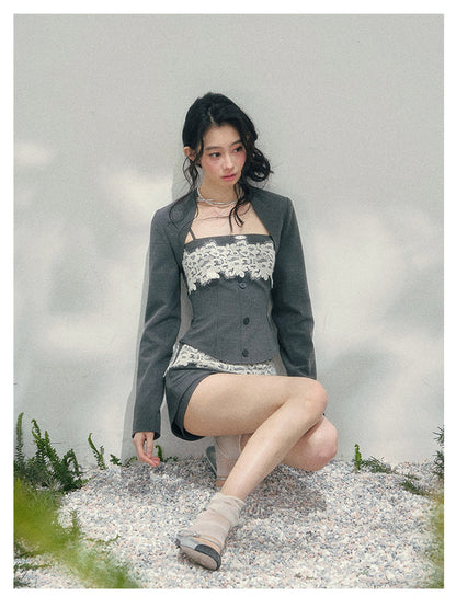 少也眼 “Lace Undercurrent” Gray Three-Piece Lace Set 62626