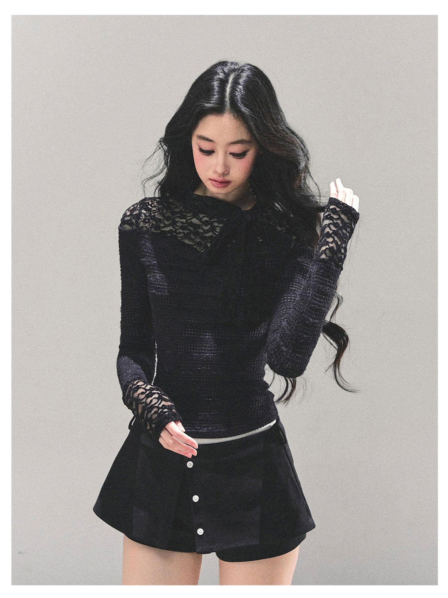 少也眼 “Monochrome Whispers" Lace Long-Sleeve Top - Black