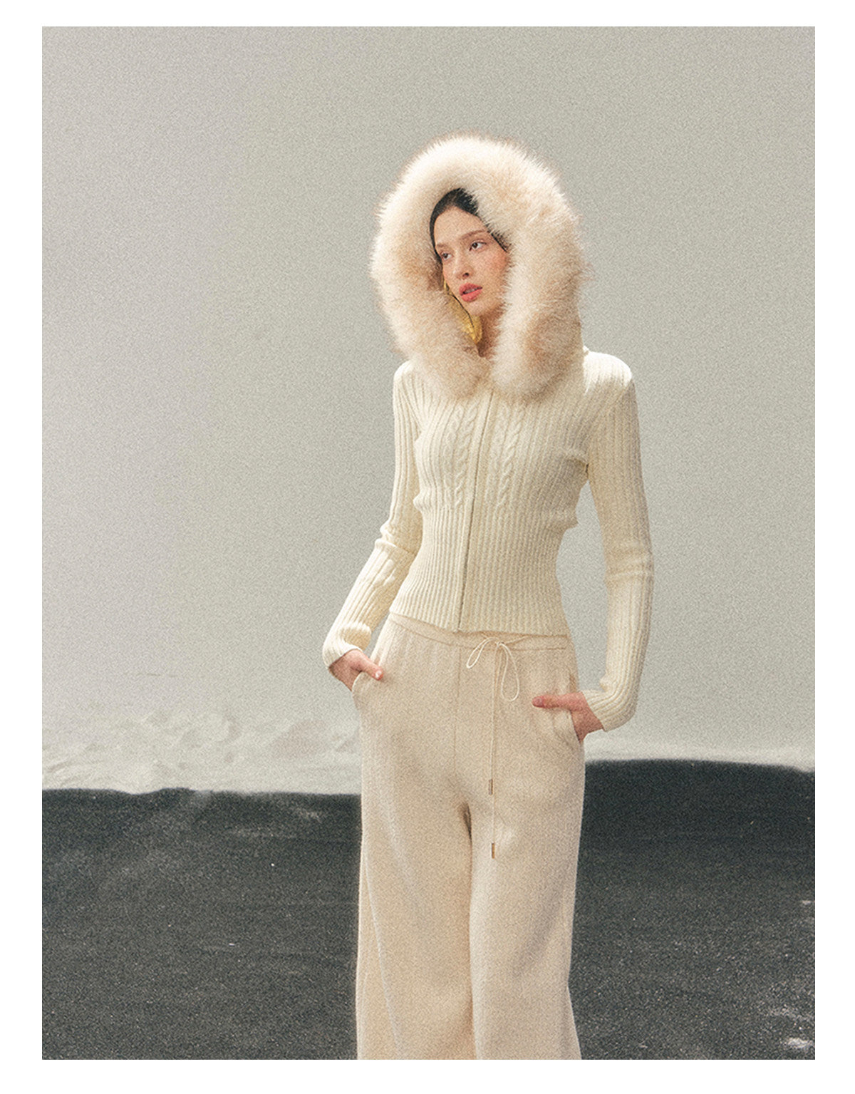 少也眼 “Sunset’s Soft Trace” Milk-Apricot Hooded Cable-Knit Zip-Up Jacket