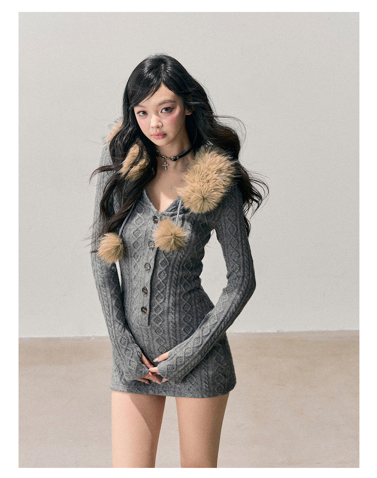 少也眼 “She Arrives Like Duskfall” Rib-Knit Bodycon Dress with Detachable Fur Collar 68485