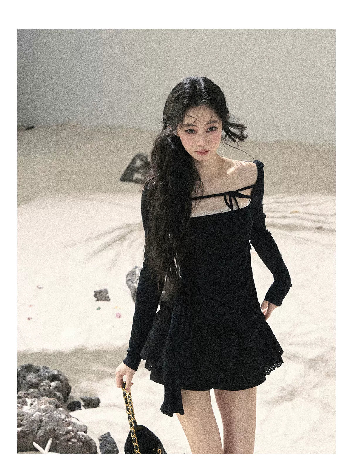 "Floating Moonlight" Quiet Black Square Neck Lace Slim-Fit Top 45324535