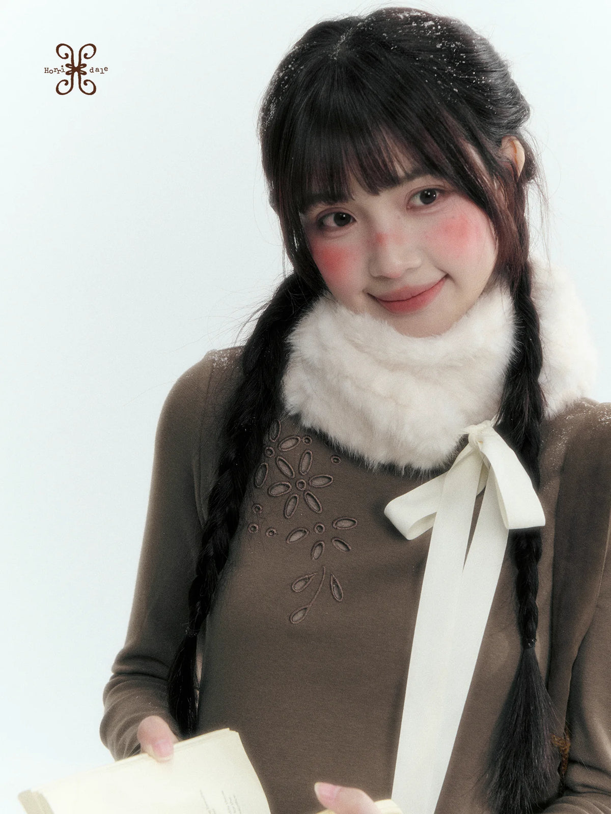 Horridale - [FREE GIFT] Vintage Bow-Tie Faux Fur Collar Scarf (Cream White / Brown)
