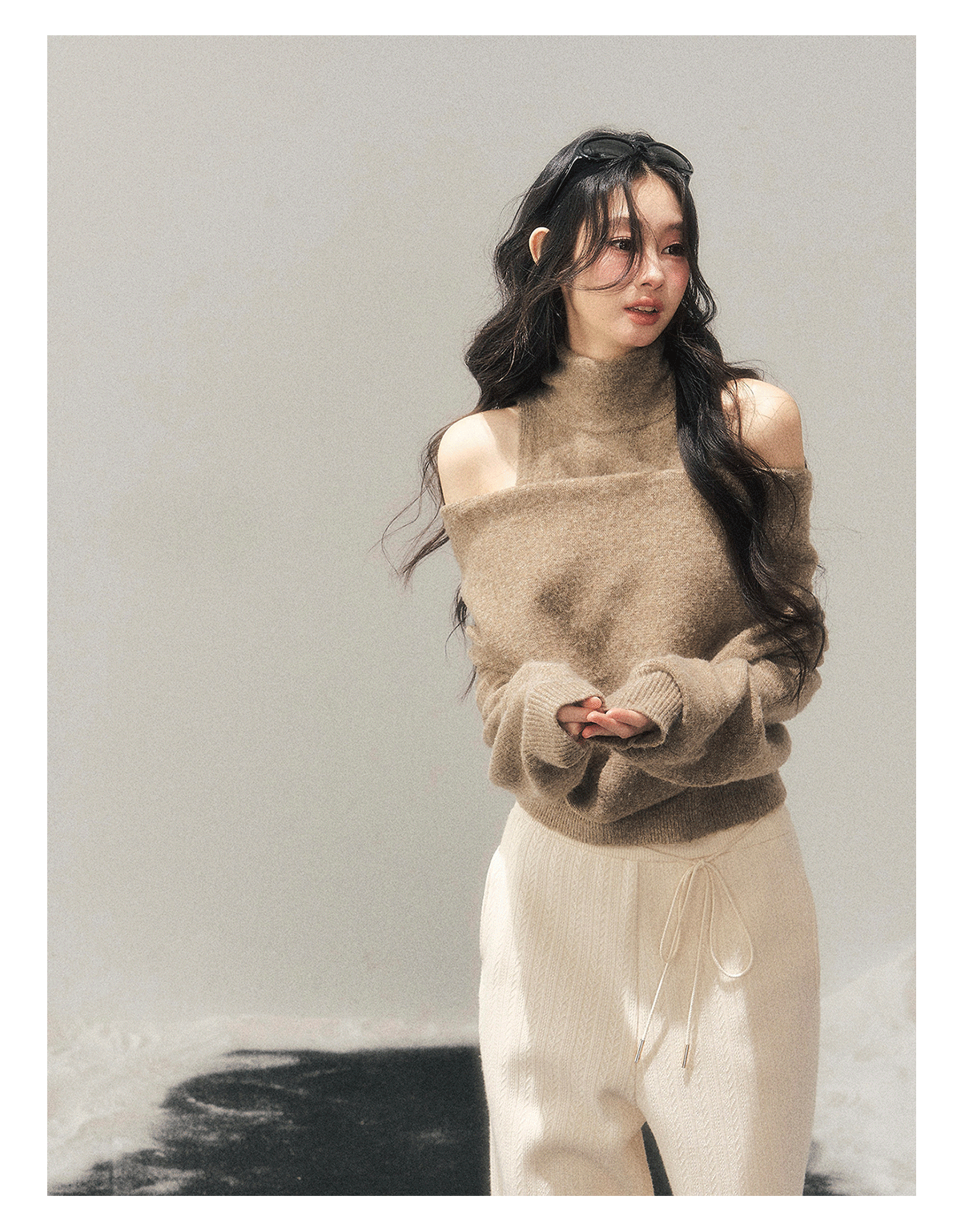 少也眼 "Echo of Sunset" Off-Shoulder Turtleneck Knit Two-Piece Set