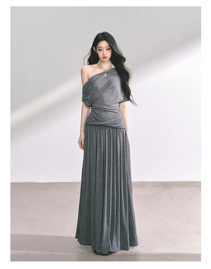 少也眼 “Minimal Paper Doll” Asymmetric Maxi Dress