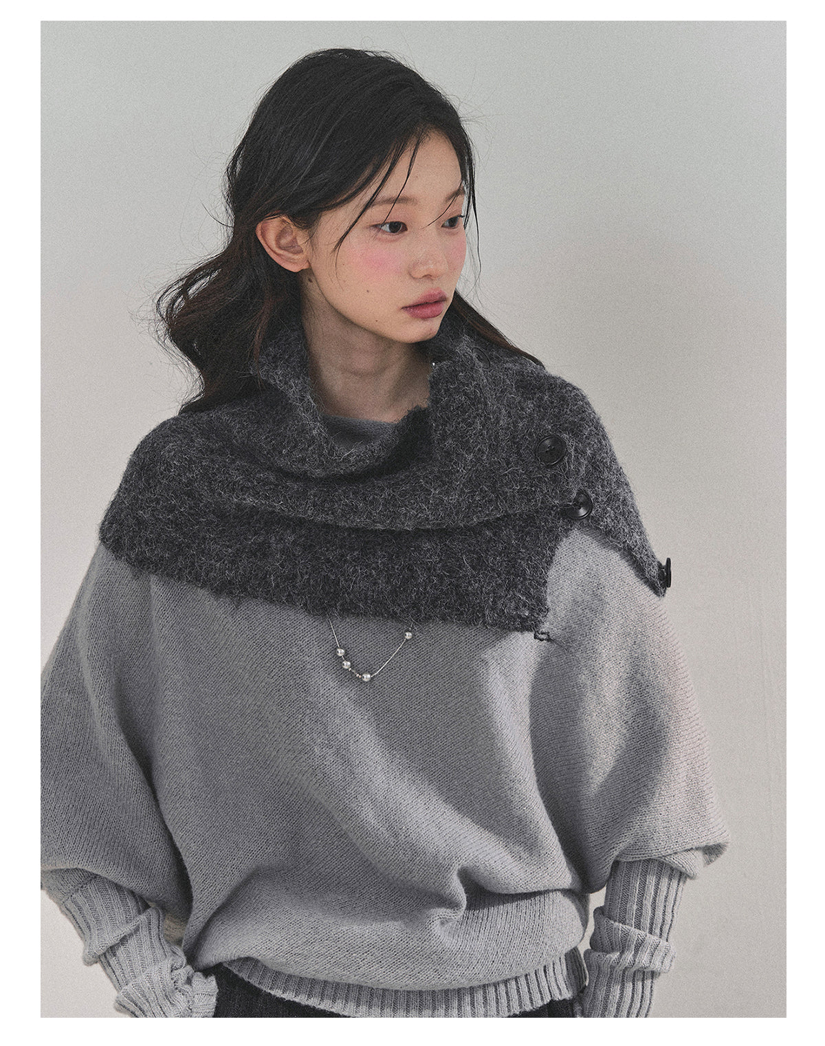 少也眼 “Embers of Sunset” Mini Faux-Knit Shoulder Wrap – Gray & Cocoa