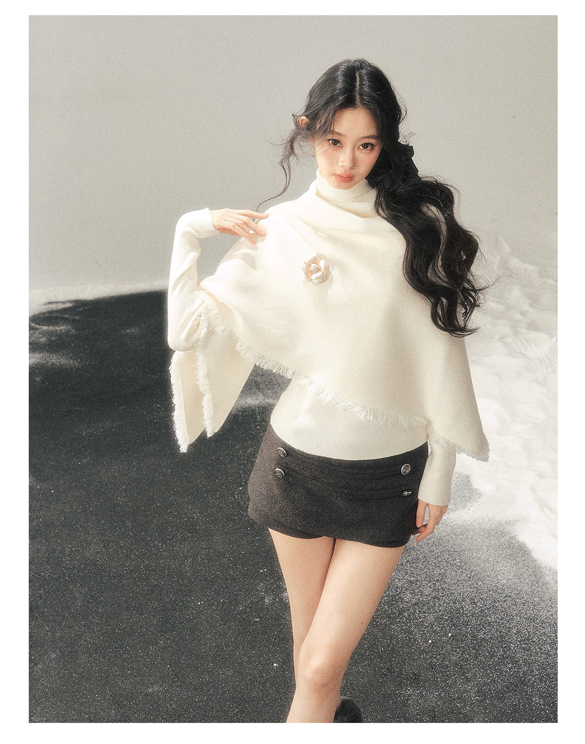 少也眼 "Speechless Under the Full Moon" Camellia White French Turtleneck Knit & Shawl Set