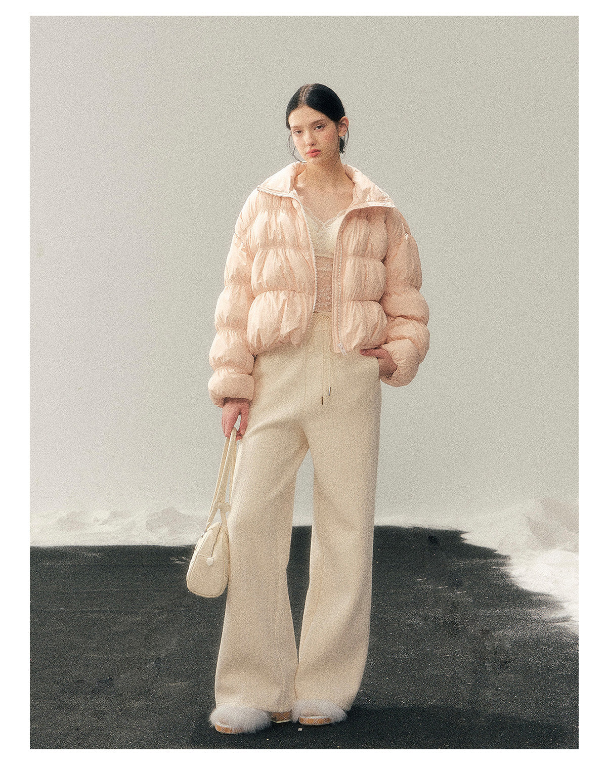 少也眼 “She Gazes at the Snow” White Duck Down Cropped Jacket - Lotus Root Pink