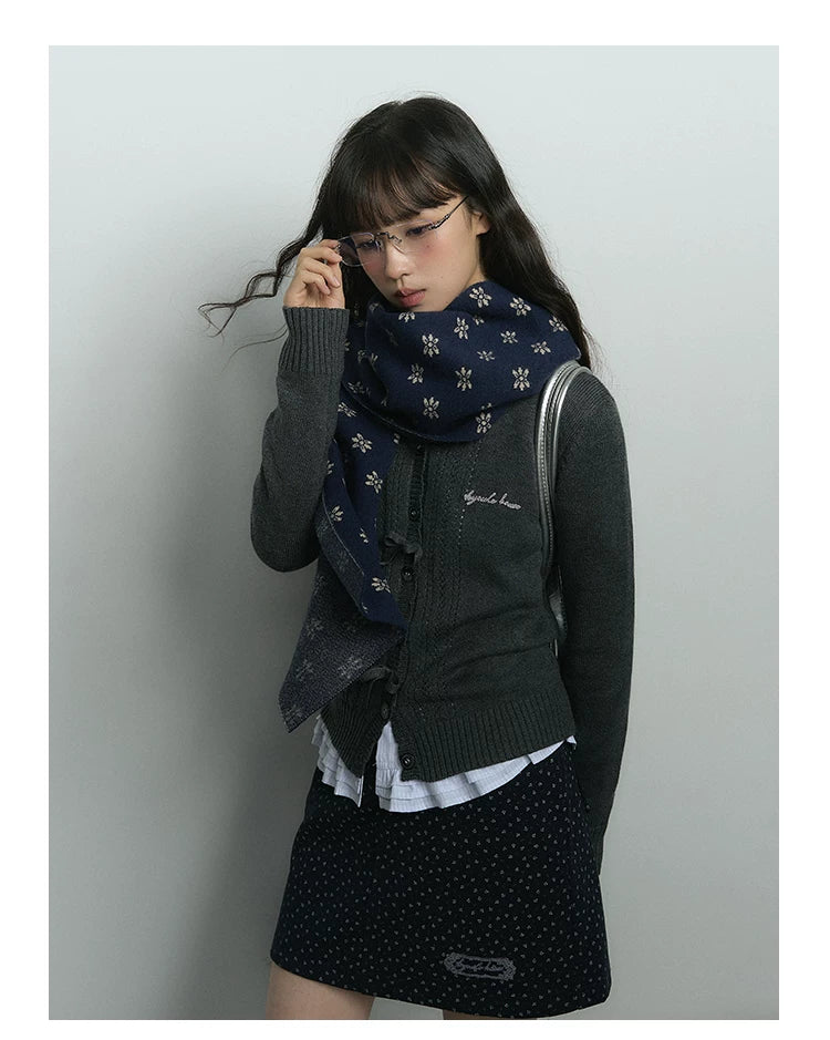Japanese Lifestyle-Inspired Two-Tone Knit Snowflake Scarf