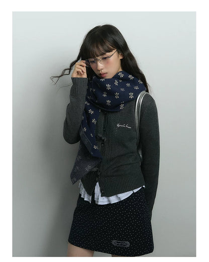 Japanese Lifestyle-Inspired Two-Tone Knit Snowflake Scarf