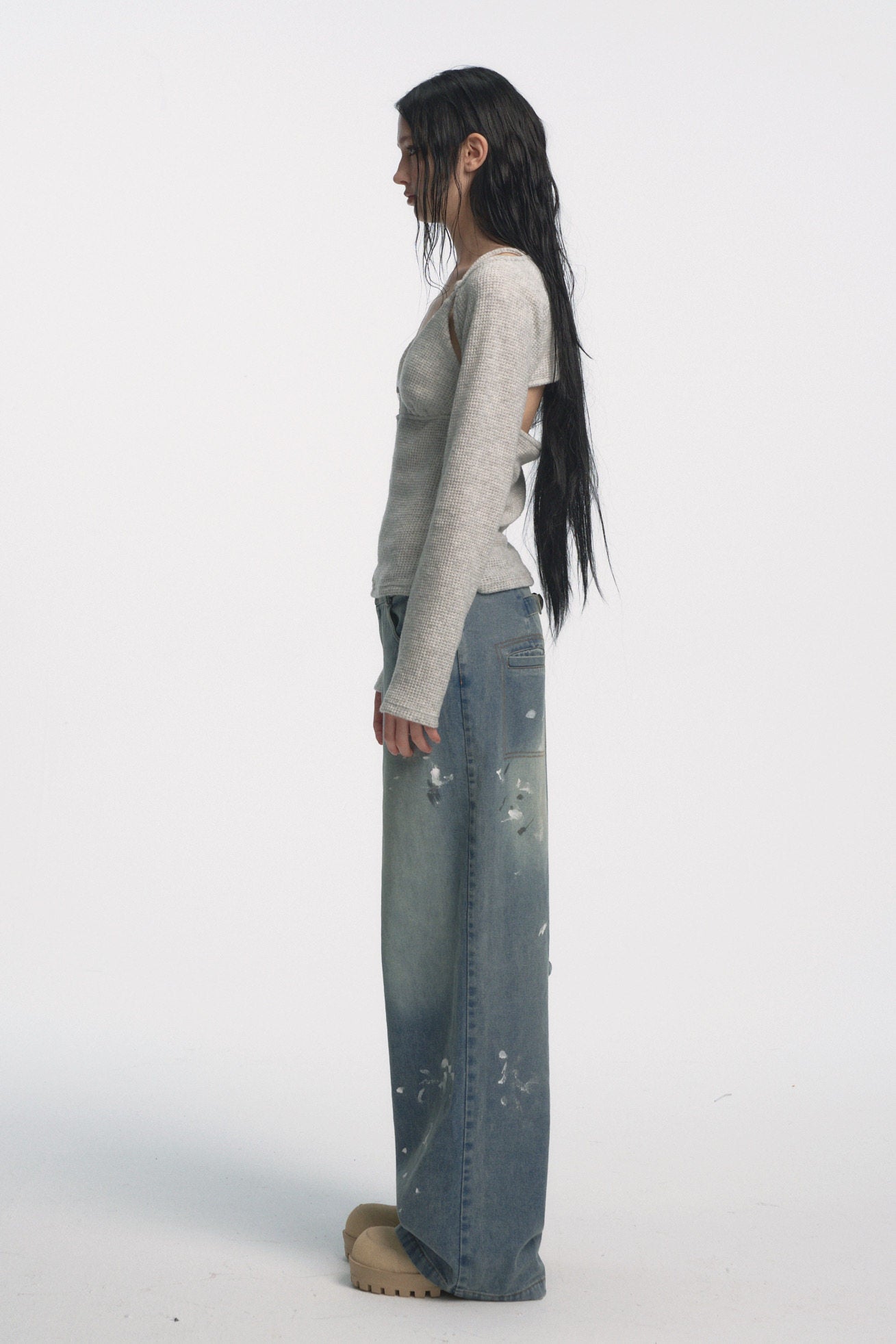 Muirgen - Gray Cut-Out Shoulder V-Neck Knit Top