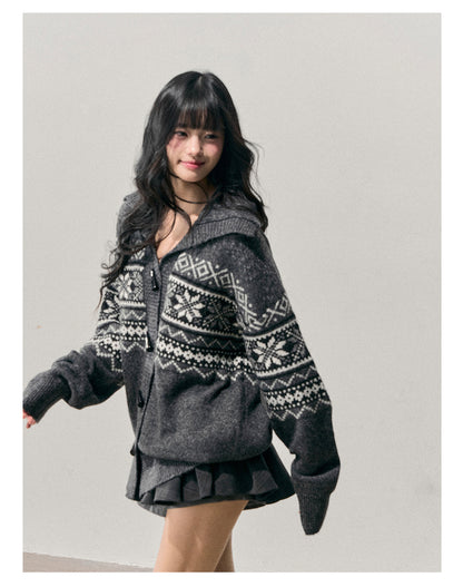 少也眼 "Weightless Night" Fair Isle Toggle Knit Cardigan