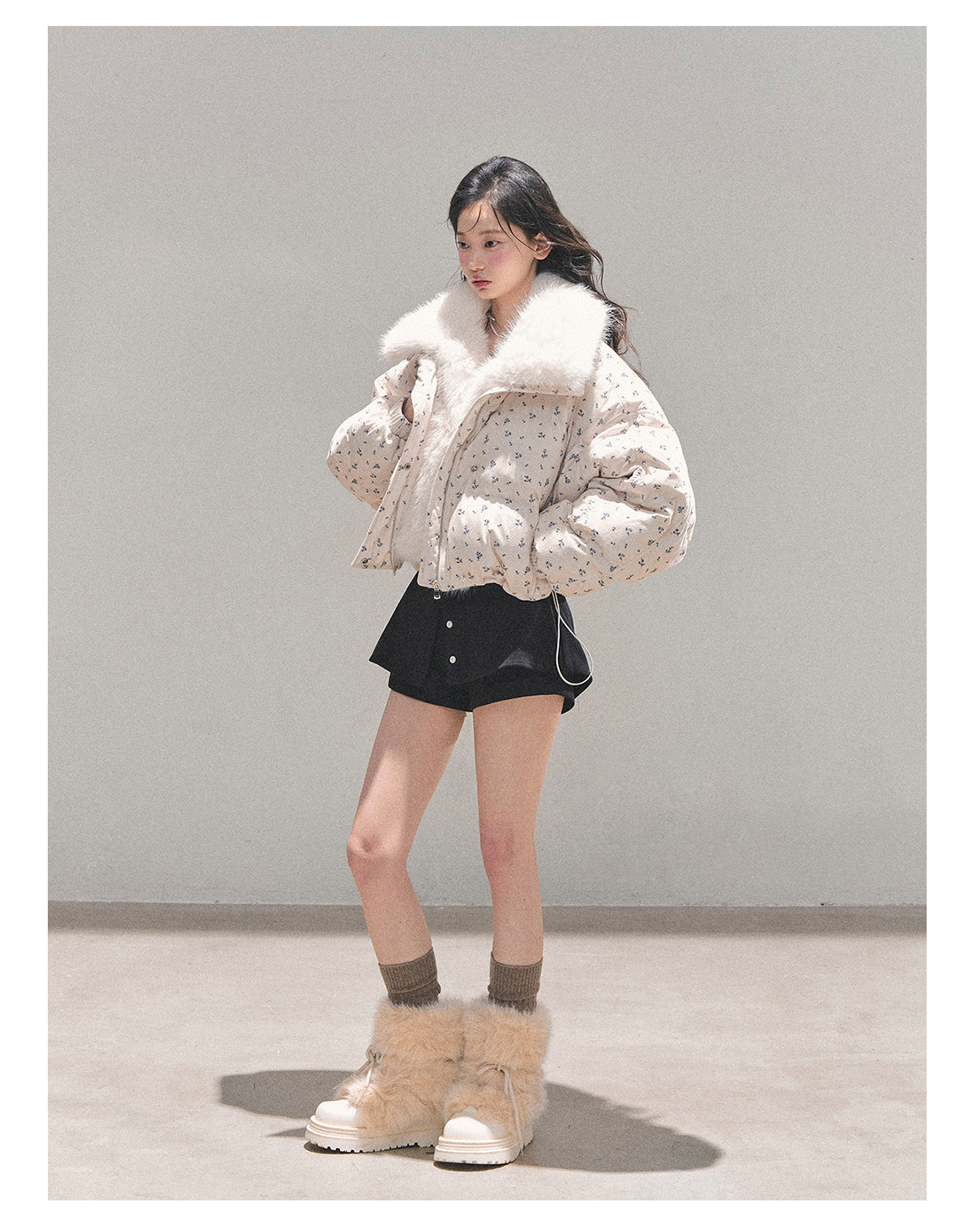 少也眼 Oatmeal Short Down Jacket with Detachable Faux-Fur Collar 784651