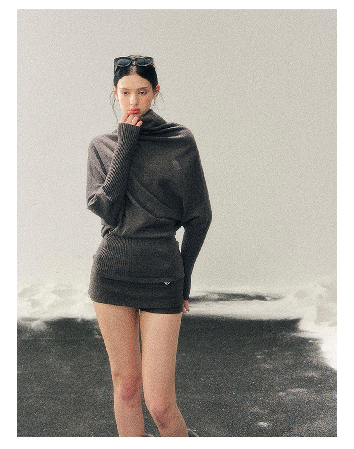 少也眼 "Ember at Dusk" High-Neck Cozy Knit Top – Smart Gray