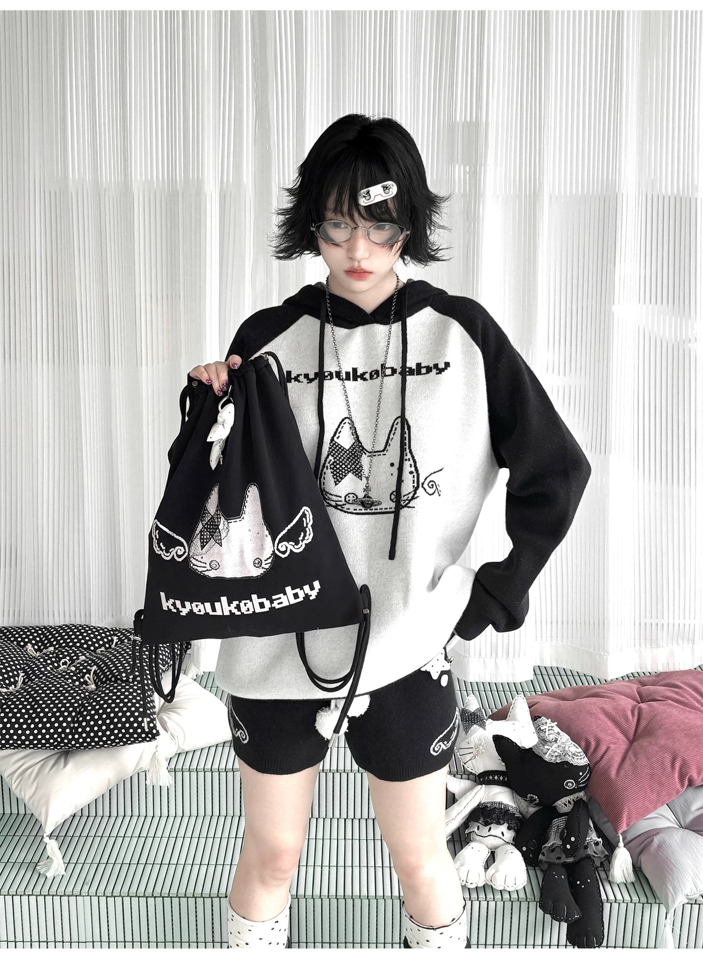 Angel Wing Details Printed Oversized Knit Hoodie & Shorts Set