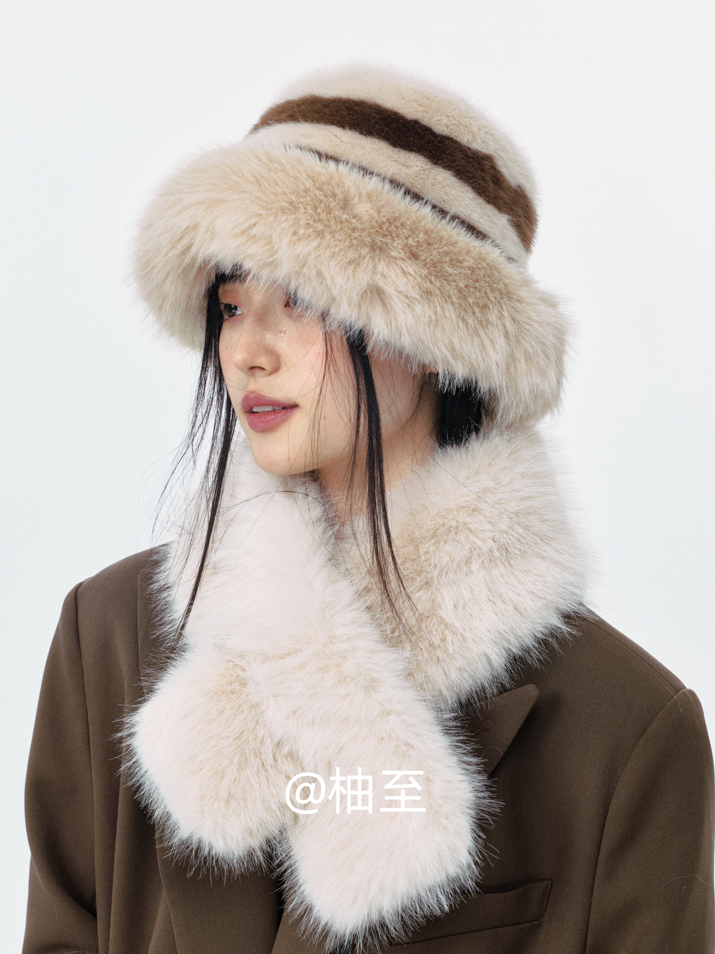 Off White Striped Plush Hat & Scarf Set – Cozy 2-Piece Winter Ensemble