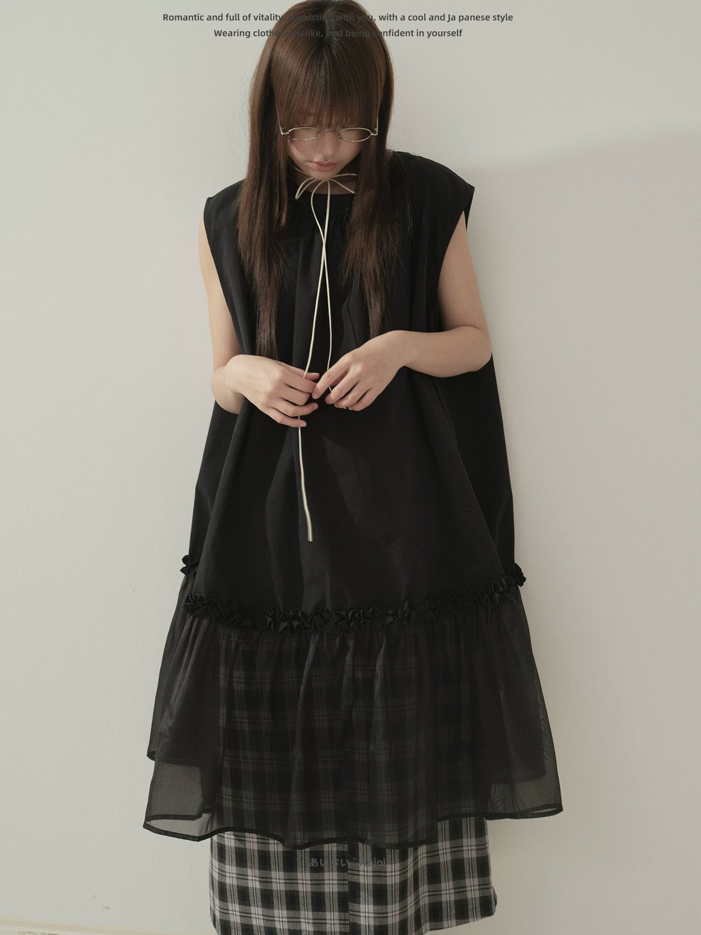 "Floating Veil" Mesh Panel Layering Maxi Dress (Black / White)