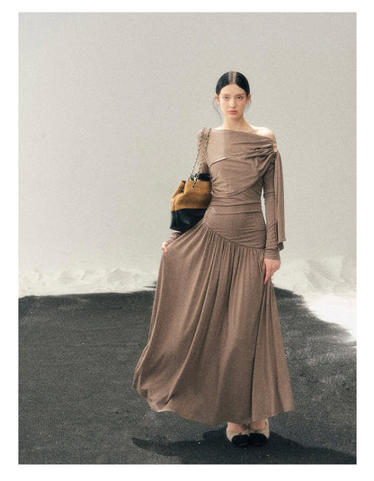 少也眼 "Pure Heart Reflected in Snow" French Cool Off-Shoulder Knit Maxi Dress