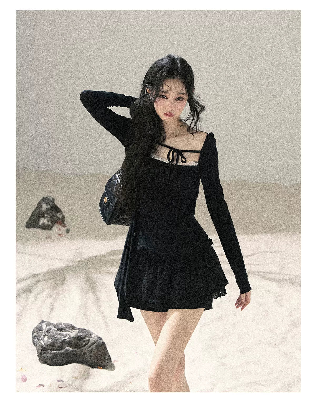 "Floating Moonlight" Quiet Black Square Neck Lace Slim-Fit Top 45324535