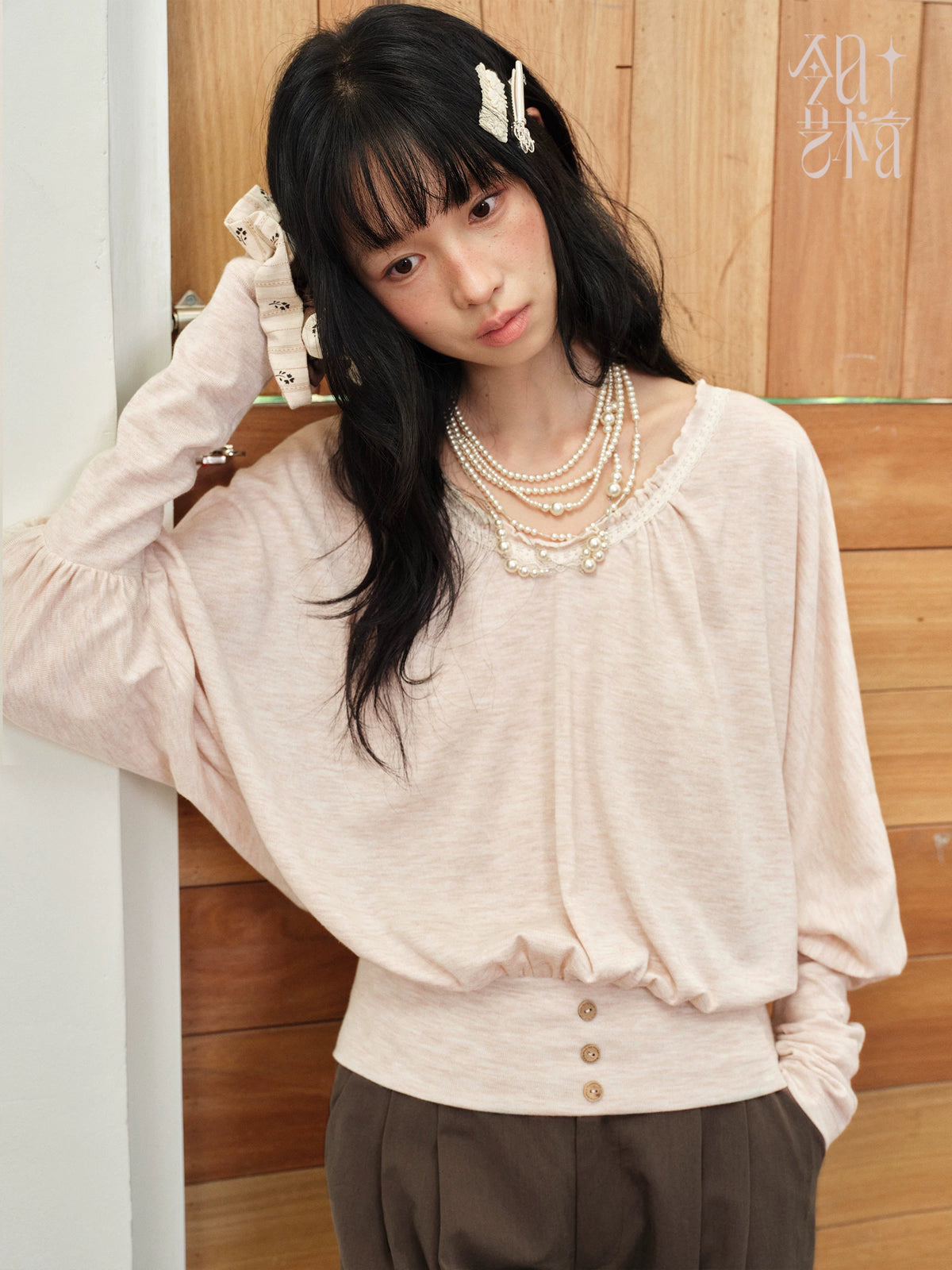 DAILY ARTIST - Soft Nude Pink Lace V-Neck Lantern Sleeve Top