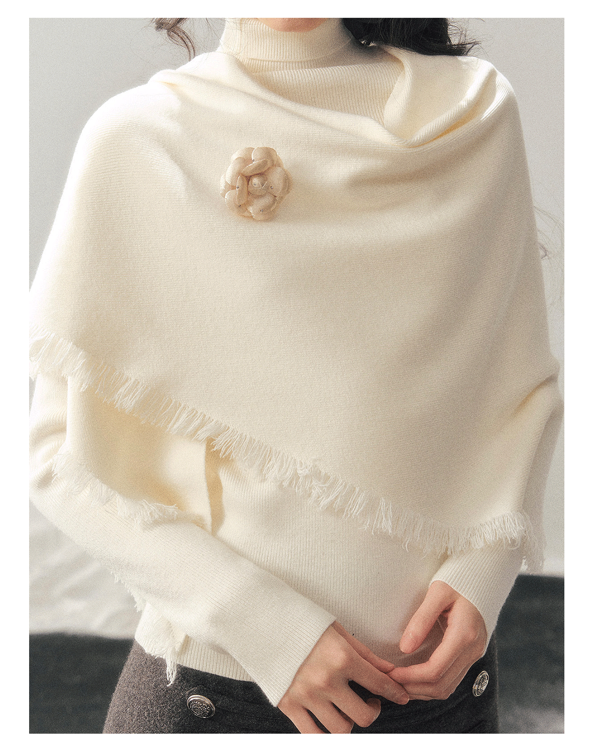 少也眼 "Speechless Under the Full Moon" Camellia White French Turtleneck Knit & Shawl Set