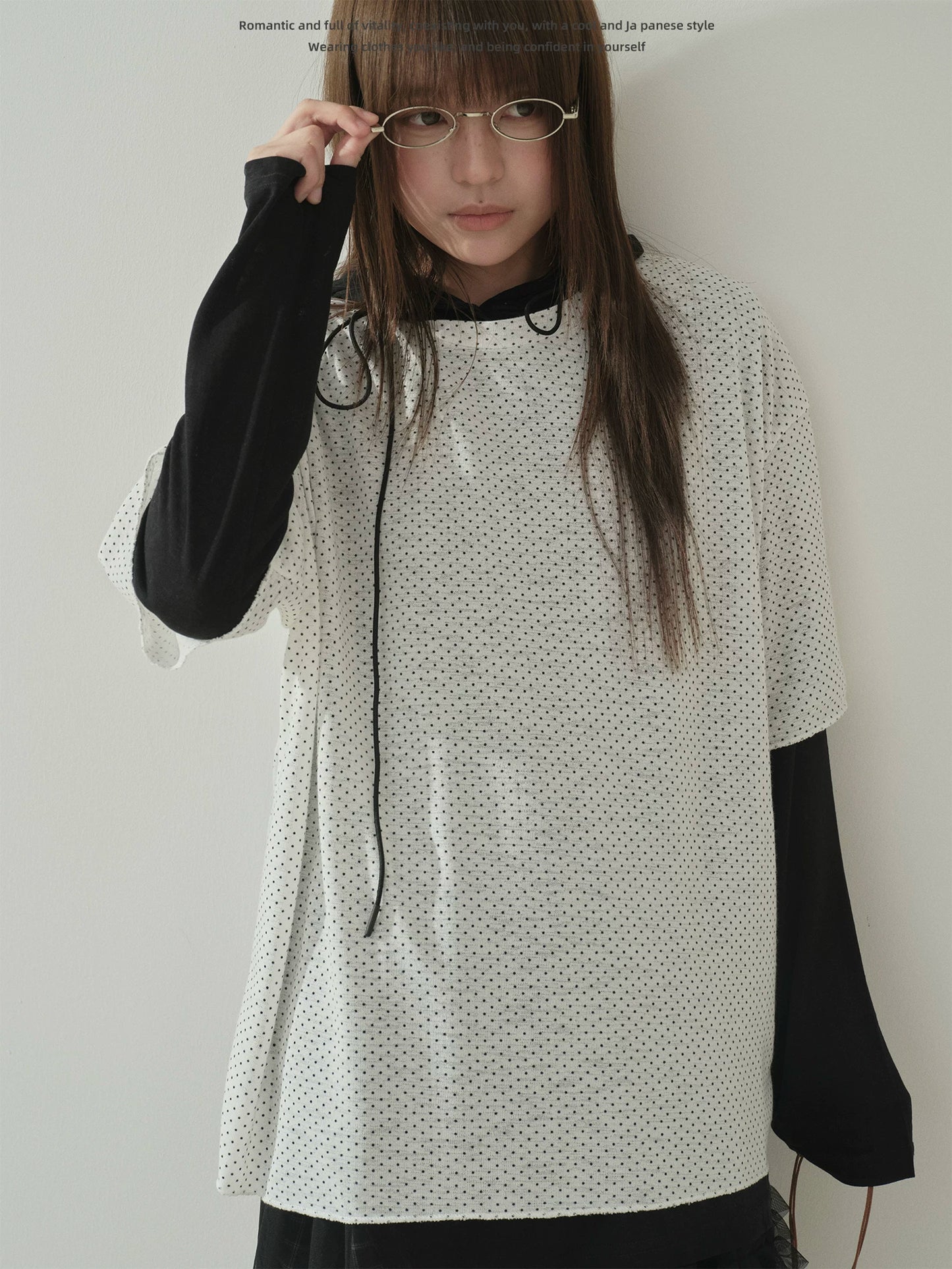 "Quiet Dots" Polka Dot Linen Blend T-Shirt (White / Coffee Gray)