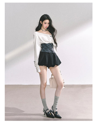 少也眼 "Ivy Academy" Asymmetric Off-Shoulder Long-Sleeve Tee