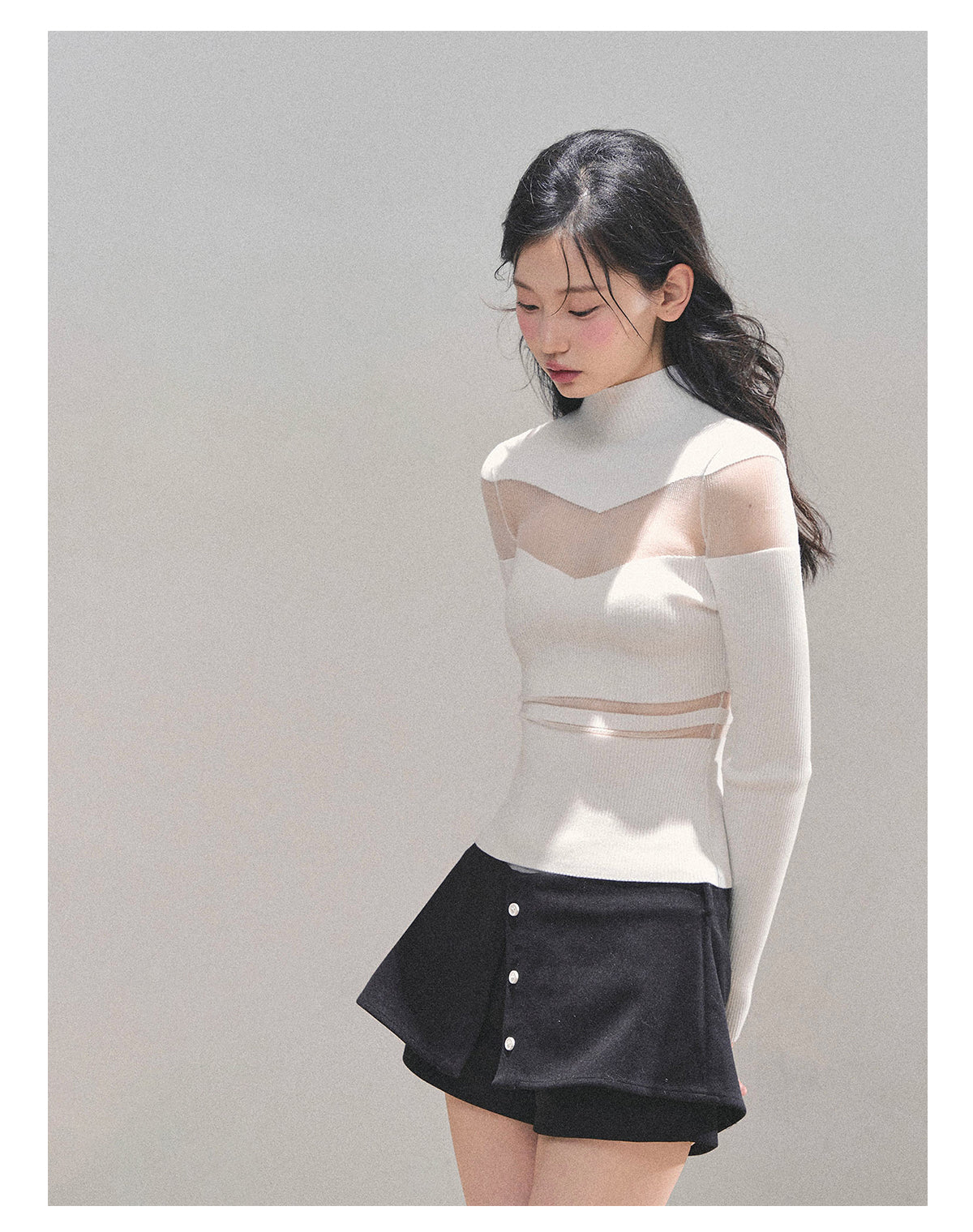 少也眼 “Whisper of Nightfall” Sheer-Panel Mock-Neck Knit Tee - White 11.18-4