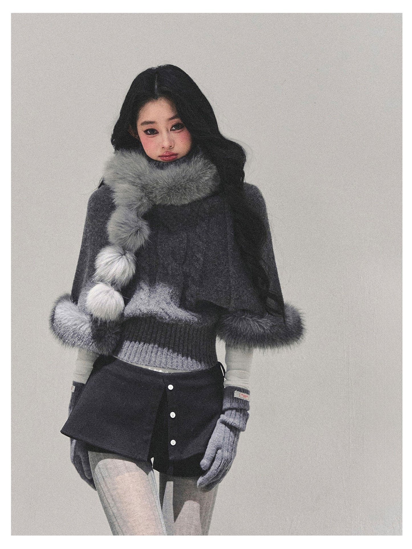 少也眼 “Only She Remains Awake" Gray Mohair High-Neck Knit Sweater (with detachable faux fur)
